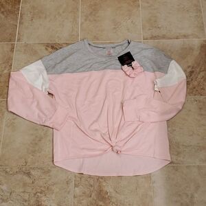 No Boundaries shirt with scrunchy